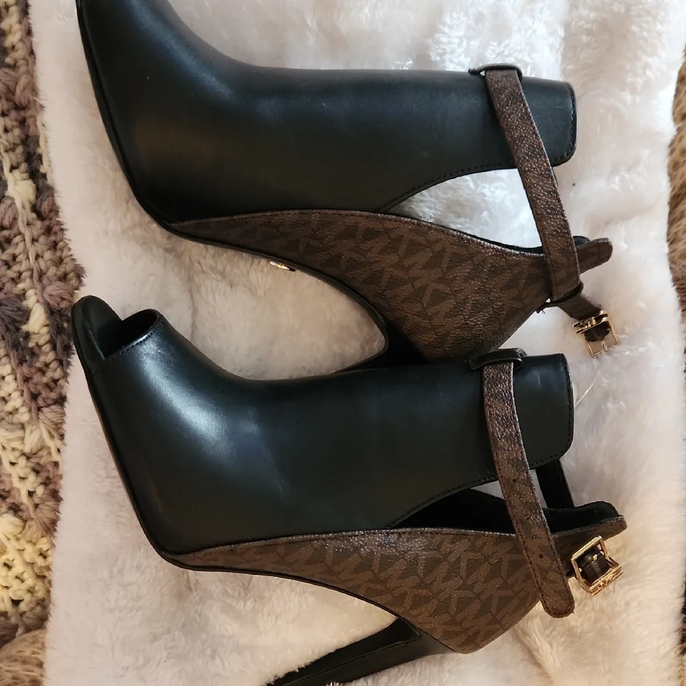 MICHAEL Michael Kors Black and Brown Peep-Toe Heels - Picture 1 of 5